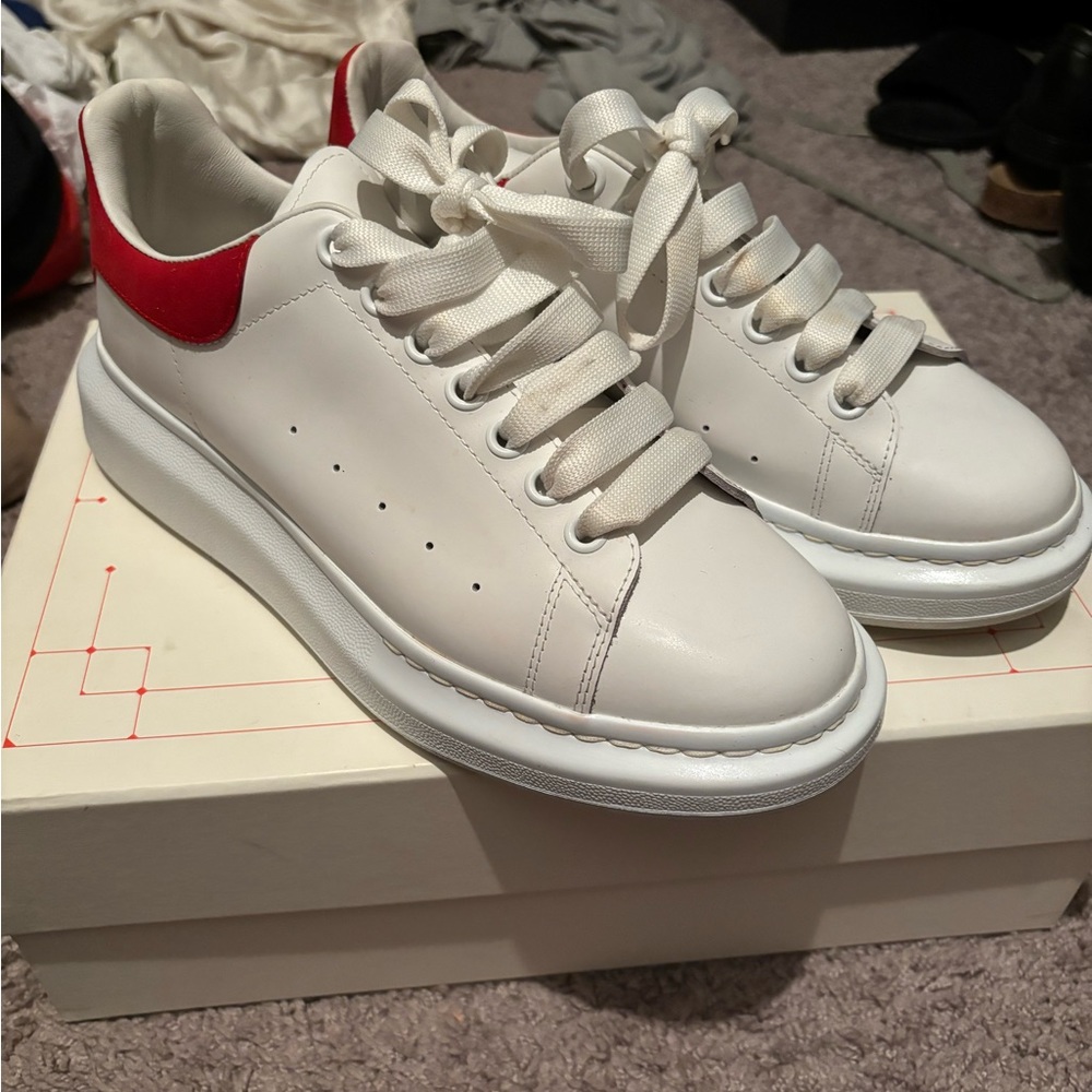 Men’s Preowned Alexander McQueen Oversized sneakers Men sz 41 100% Authentic